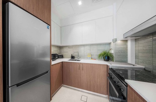 Dubai Apartment | Free housekeeping visits during your stay - StayShort - Stunning 2 Bed in Mina Rashid that Sleeps 6!