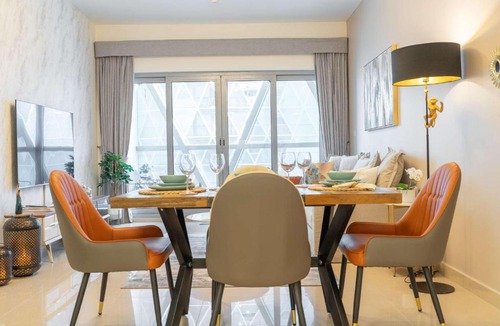 DIFC Apartment | Free housekeeping visits during your stay - StayShort - Stylish DIFC Apartment Sleeps 4 with Pool & Gym
