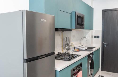 Al Barsha Apartment | Free housekeeping visits during your stay - StayShort - Deluxe Studio in Al Barsha with Pool and Gym Access Sleeps 2