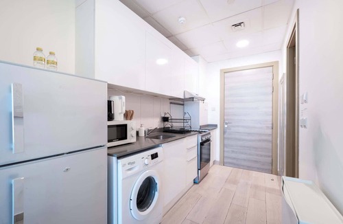 Jumeirah Village Apartment | Free housekeeping visits during your stay - StayShort - Modern Studio Sleeps 3 in Jumeirah Village Circle