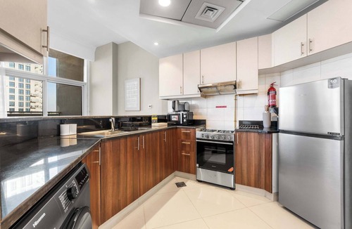 Jumeirah Village Circle Apartment | Free housekeeping visits during your stay - StayShort - Stylish 1-Bedroom Home Sleeps 4 in JVC