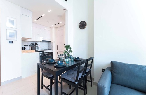 Jumeirah Village Circle Apartment | Free housekeeping visits during your stay - StayShort - 1 Bed in Jumeirah Village Circle for 4 in a Great Location!