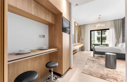 Jumeirah Village Circle Apartment | Free housekeeping visits during your stay - StayShort - Spectacular Getaway in this Studio in The Autograph with Balcony!