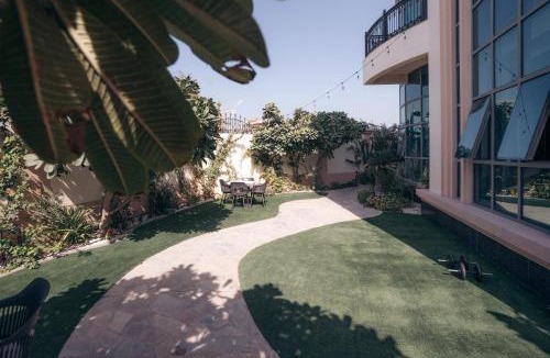Jumeira 3 House | Full Moon Guesthouse