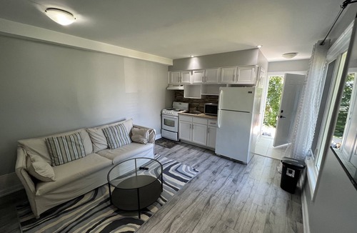 Mount Pleasant Apartment | Garden Hideaway - Private apartment close to Transit and Humber College