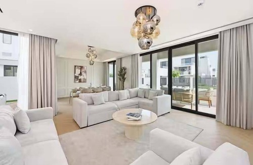 Dubai House | Garden Jacuzzi 4BR Villa, Arabian Ranches 3