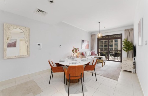 Downtown Dubai Apartment | Green living chic 1 bedroom apartment