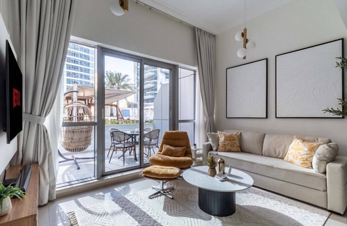Jumeirah Beach Residence Apartment | GuestReady - Marina Views | Bay Central Tower