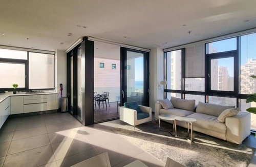 Kerem HaTeimanim Apartment | Hayarkon Royal - Two Bedroom Apartment, Sleeps 5