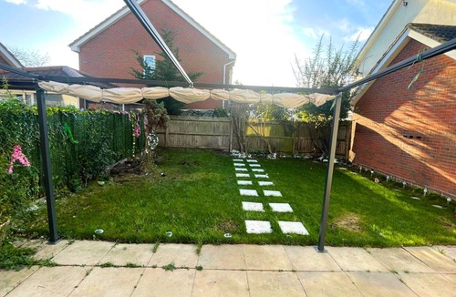 Yeading House | Hayes UB4 - Bright & Spacious 3Bedroom/1Bathroom with W/C Pet-Friendly House with Garden