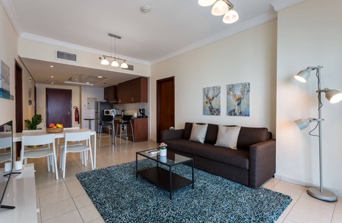 Jumeirah Lake Towers Apartment | HiGuests - Lake view