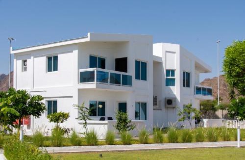 Al Kubus Hotel | Holiday Beach Resort