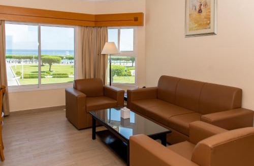 Al Kubus Hotel | Holiday Beach Resort