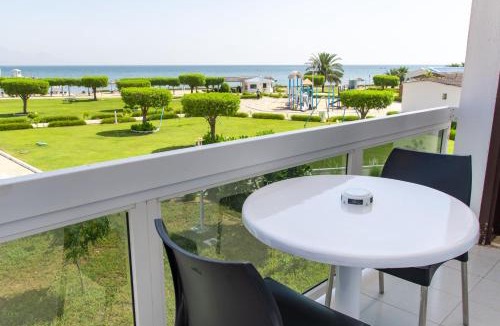 Al Kubus Hotel | Holiday Beach Resort
