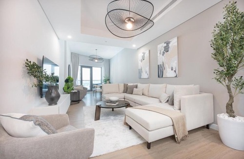 Business Bay Apartment | Homely 1-Bedroom Apartment With Bright Living Room in Business Bay