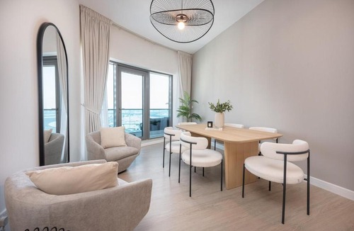 Business Bay Apartment | Homely 1-Bedroom Apartment With Bright Living Room in Business Bay