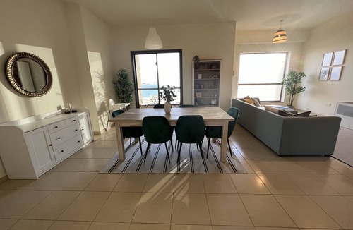 Dubai Marina Apartment | Island Living - 3 bedroom, full sea view apartment. 5 minutes to the beach!