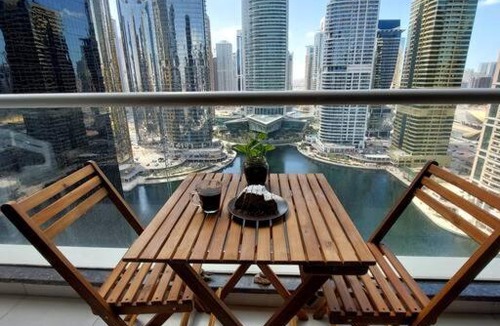 Jumeirah Lake Towers Apartment | Lake view apartment in JLT