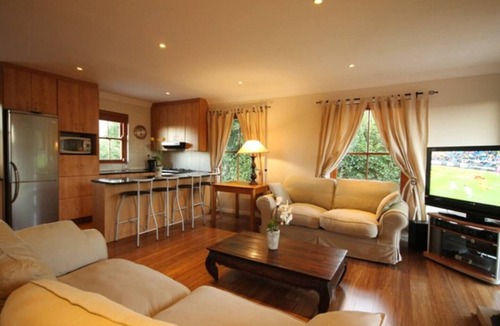 Constantia Cottage | Lavender Cottage Upstairs 2 Bedrooms,2 Bathrooms with Magnificent mountain views