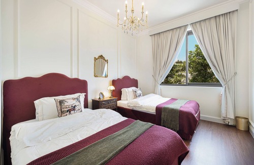 Abu Dhabi City Center House | lepetit palace/120 inch screen