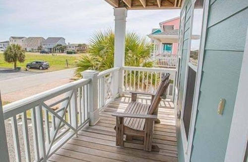 Holden Beach House | Life's A Beach: 4BR, 3BA home near Holden Beach, perfect for family fun!