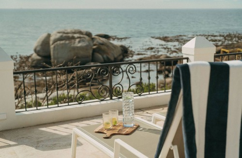 Simon's Town House | Links Crescent | Contemporary Coastal Sanctuary