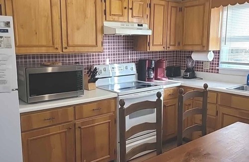 Whittier Cabin | Log Cabin w/Hot Tub near Casino, Cherokee & Bryson City