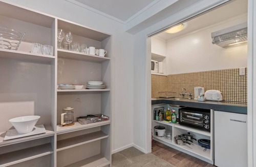 Remuera House | Lush Green Hideaway Guest Suite near Newmarket