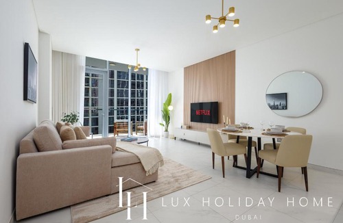 Dubai Apartment | LUX 2BR Lagoon View District One, 10 to 15 min Burj Khalifa