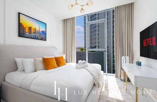 Dubai Apartment | LUX 2BR Lagoon View District One, 10 to 15 min Burj Khalifa