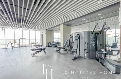 Dubai Apartment | LUX 2BR Lagoon View District One, 10 to 15 min Burj Khalifa