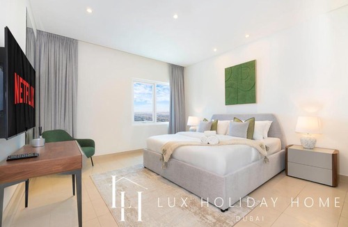 Jumeirah Lake Towers Apartment | LUX The Bonnington JLT Suite