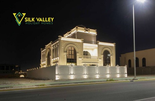 Abu Dhabi Villa | Luxurious 6-bedroom + maid's villa with modern amenities