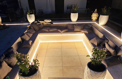 Obersendling Apartment | Luxurious large Home + Pool + Garden + Koi Pond 15 min. from city center