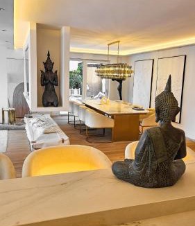 Obersendling Apartment | Luxurious large home with Pool, Garden, Koi Pond only 12 min to Octoberfest