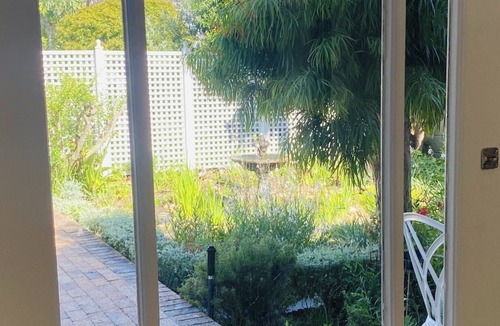 Tokai Cottage | Luxurious self-catering cottage sleeping up to 4 adults