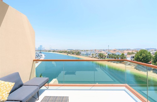 Palm Jumeirah Apartment | Luxurious Studio With Breath-taking Palm Views