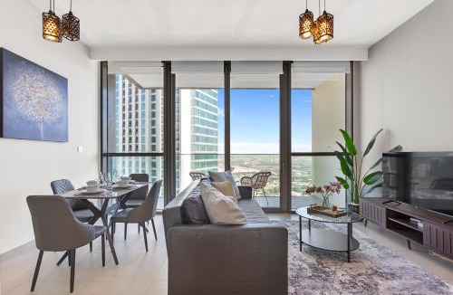 Bur Dubai Apartment | Luxury 1 Bedroom in the Heart of Famous Downtown