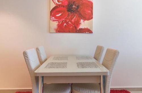 Rumailah Apartment | Luxury 1 BR Beach Apartment with Full Sea View