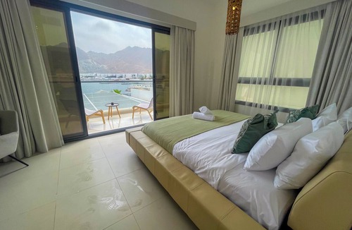 Sharm Villa | Luxury 3BR Villa with Majlis, Marina & Mountain View, Sleeps 9, Al Dana Villa