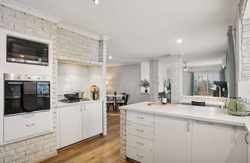 City Centre House | Luxury 6 Bed Retreat | Ocean View |2 Living|500MBs