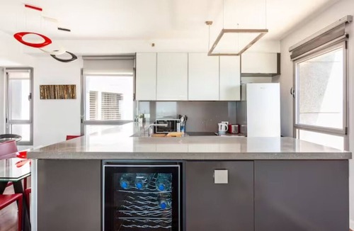 Neve Tzedek Apartment | Luxury Apartment with a sea view - Pool and Gym in the Residence