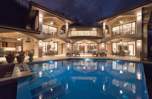 Coco House | Luxury Home-4 King Master Suites-Heated Pool-Swim Up Bar & Pool Side Game Area