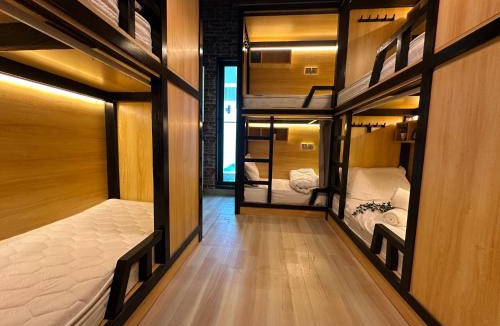 Al Satwa House | Luxury Hostel Bedspace in Downtown Near Emirates Towers Metro