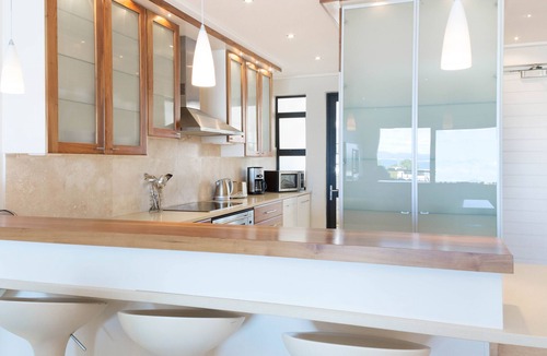 Hermanus City-Centre Apartment | Luxury Ocean-Front Apartment in Historic Hermanus