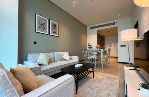 Business Bay Apartment | Luxury Skyline Haven: Stunning 1BHK with Burj Khalifa Panorama & Pool Access