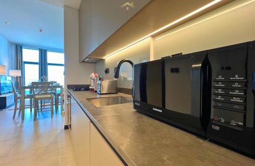 Business Bay Apartment | Luxury Skyline Haven: Stunning 1BHK with Burj Khalifa Panorama & Pool Access