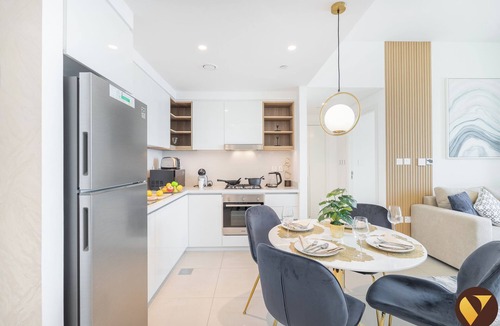 Madinat Zayed Apartment | Luxury Stay by Dubai Mall & Burj