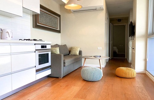 Jerusalem City Centre Apartment | MAMAD Chic 1BR in City Center by FeelHome