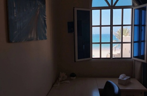 Al-Bustan Apartment | Marvelous 3-bedroom apartment with AC with a beach view beside old Muscat.